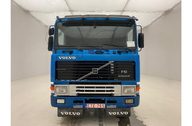 Volvo F10.320