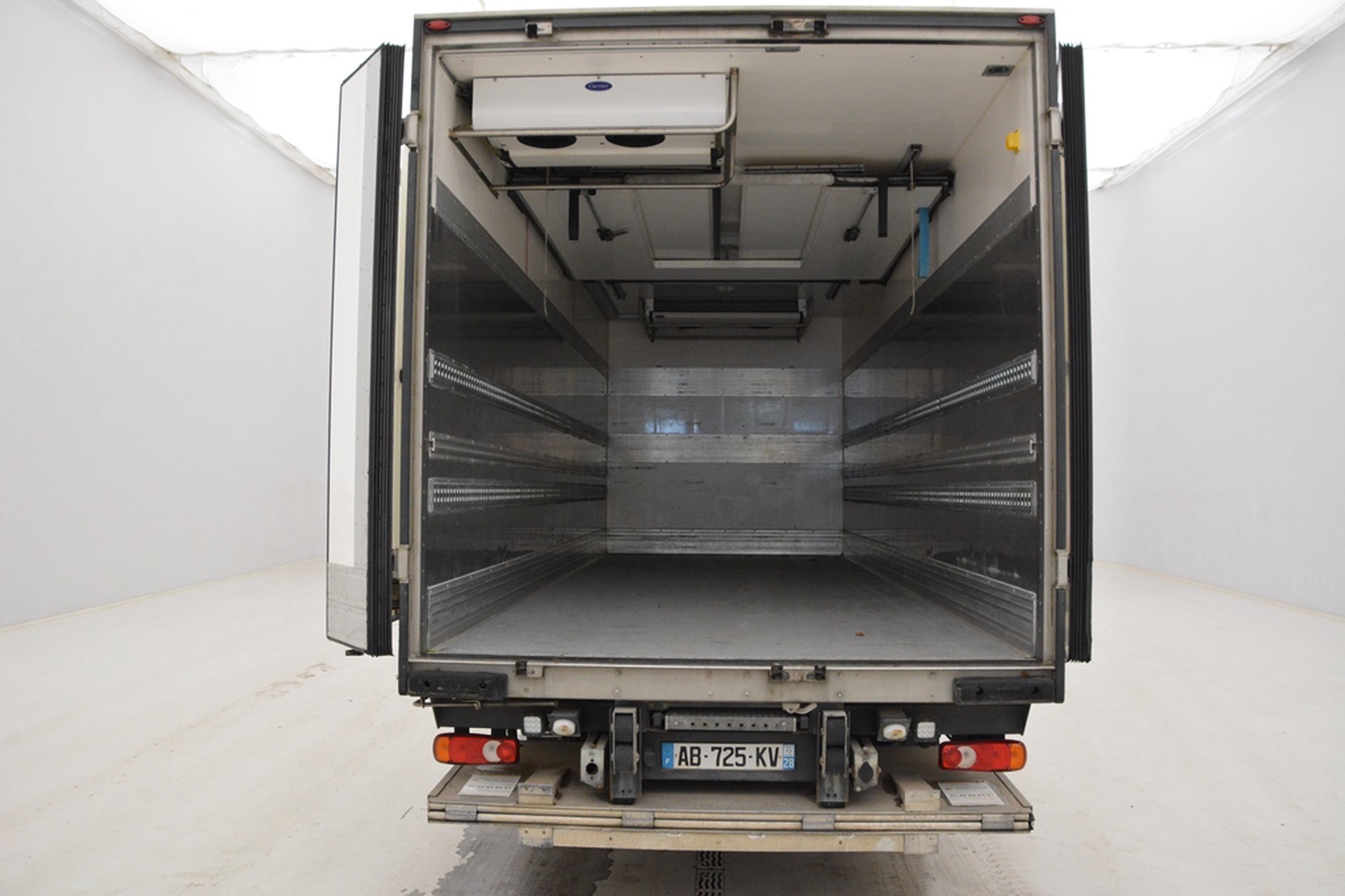 RENAULT MIDLUM 190 DXI 14T BACHE + HAYON Camion à rideaux coulissants en  vente sur Truck1 Suisse, ID: 3075346