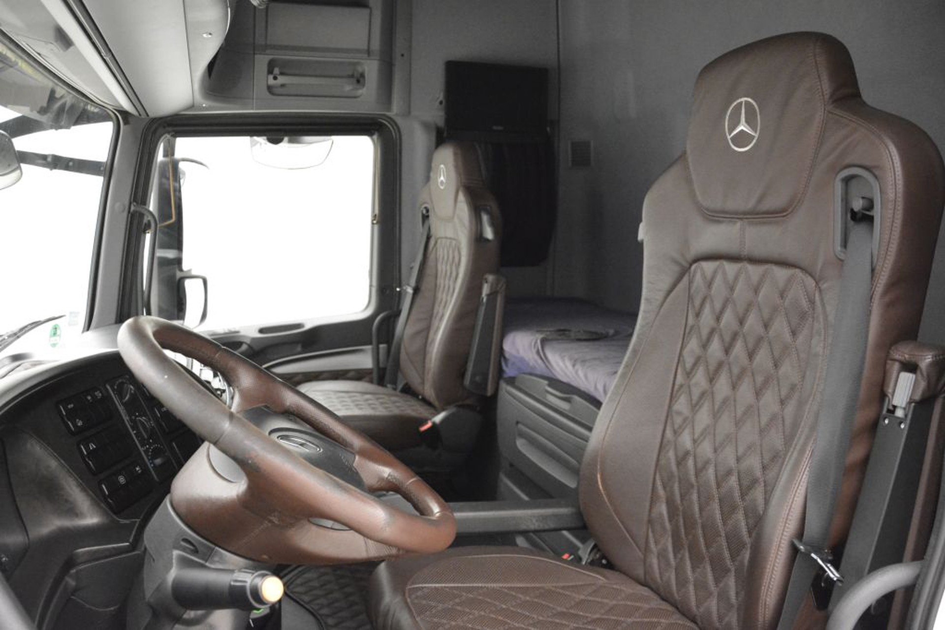 Innenraum des Mercedes Actros 2011 - eurotransport